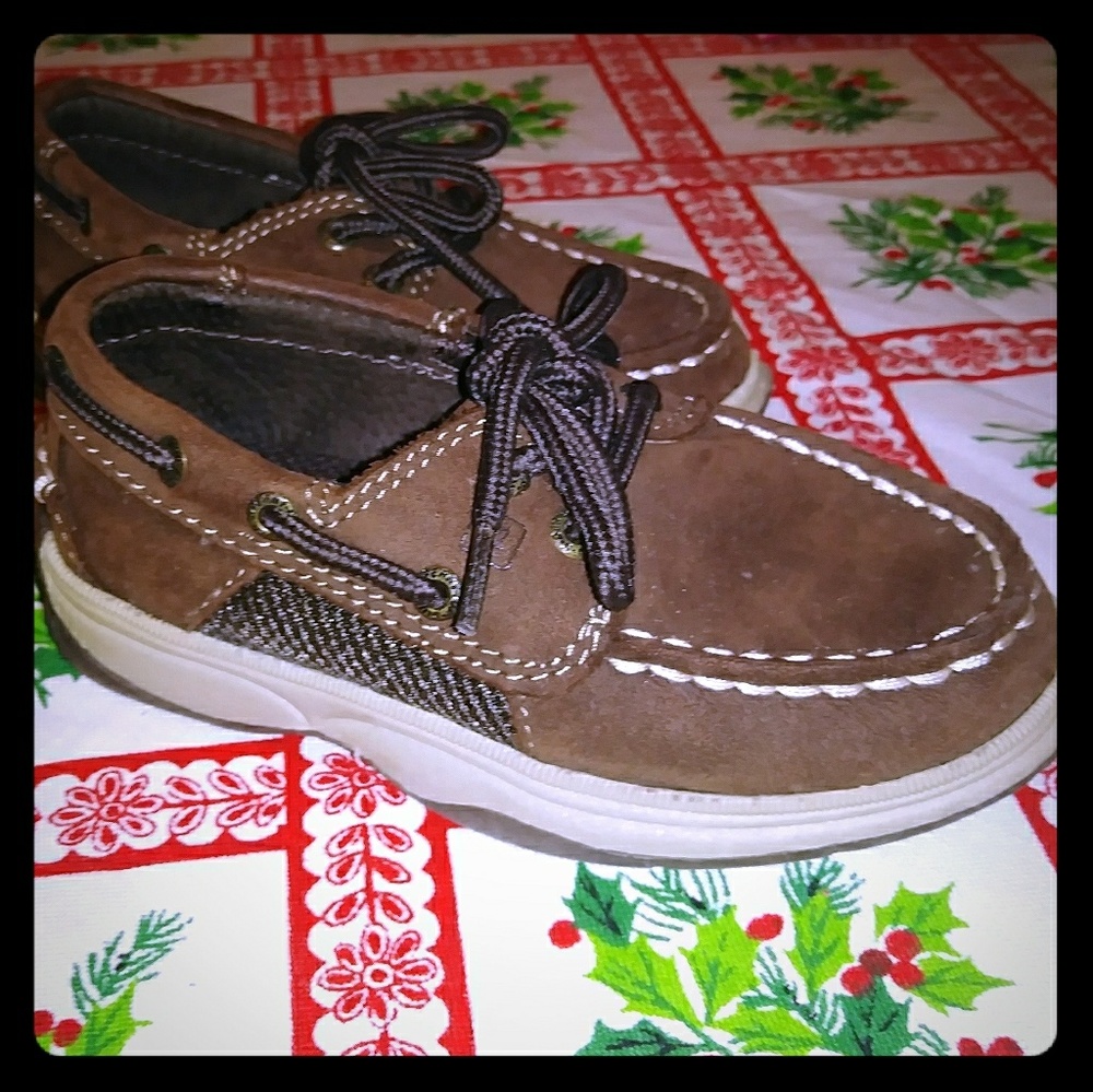 Boys size 8.5 sperry boat shoes